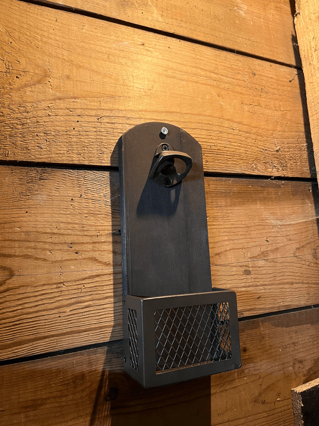 Wand gemonteerde Bieropener met Opvangmand