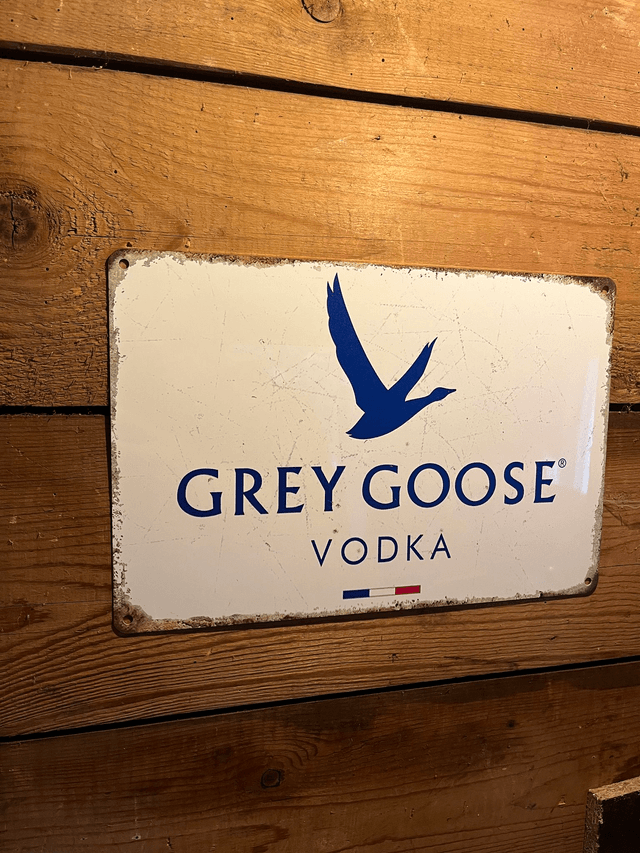 Metalen bierbord Grey Goose (logo) - 30 X 20 cm