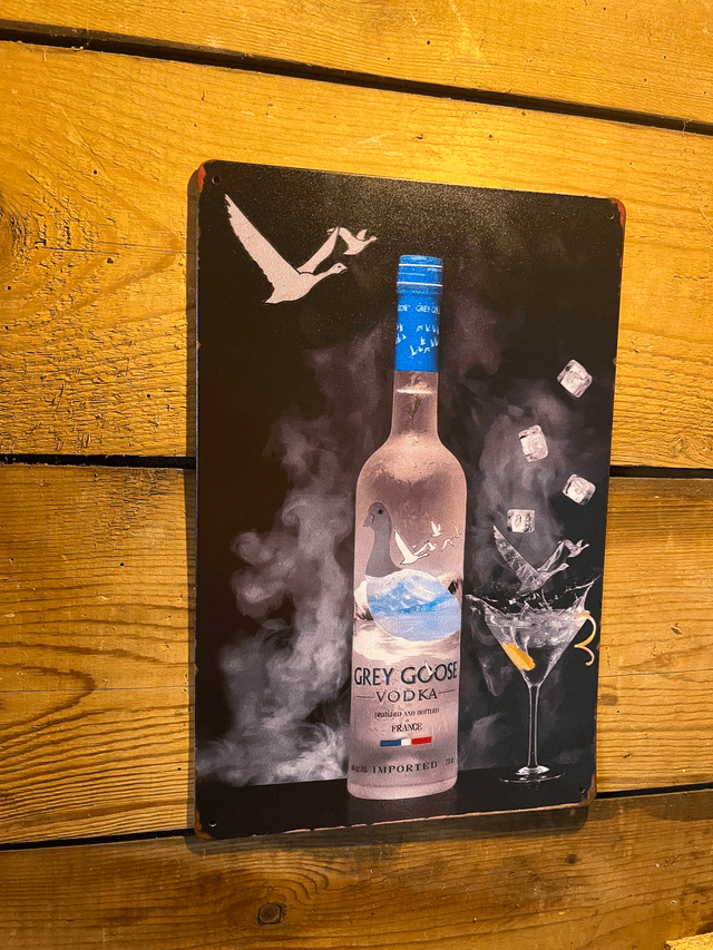 Metalen bierbord Grey Goose fles - 20 X 30 cm
